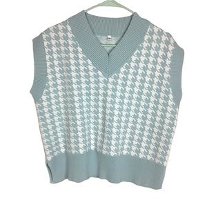 NWOT Boutique brand houndstooth blue sweater vest